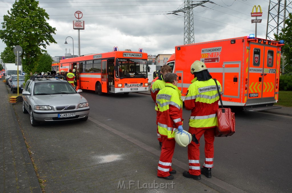 Schwerer Bus Unfall Koeln Porz Gremberghoven Neuenhofstr P084.JPG - Miklos Laubert